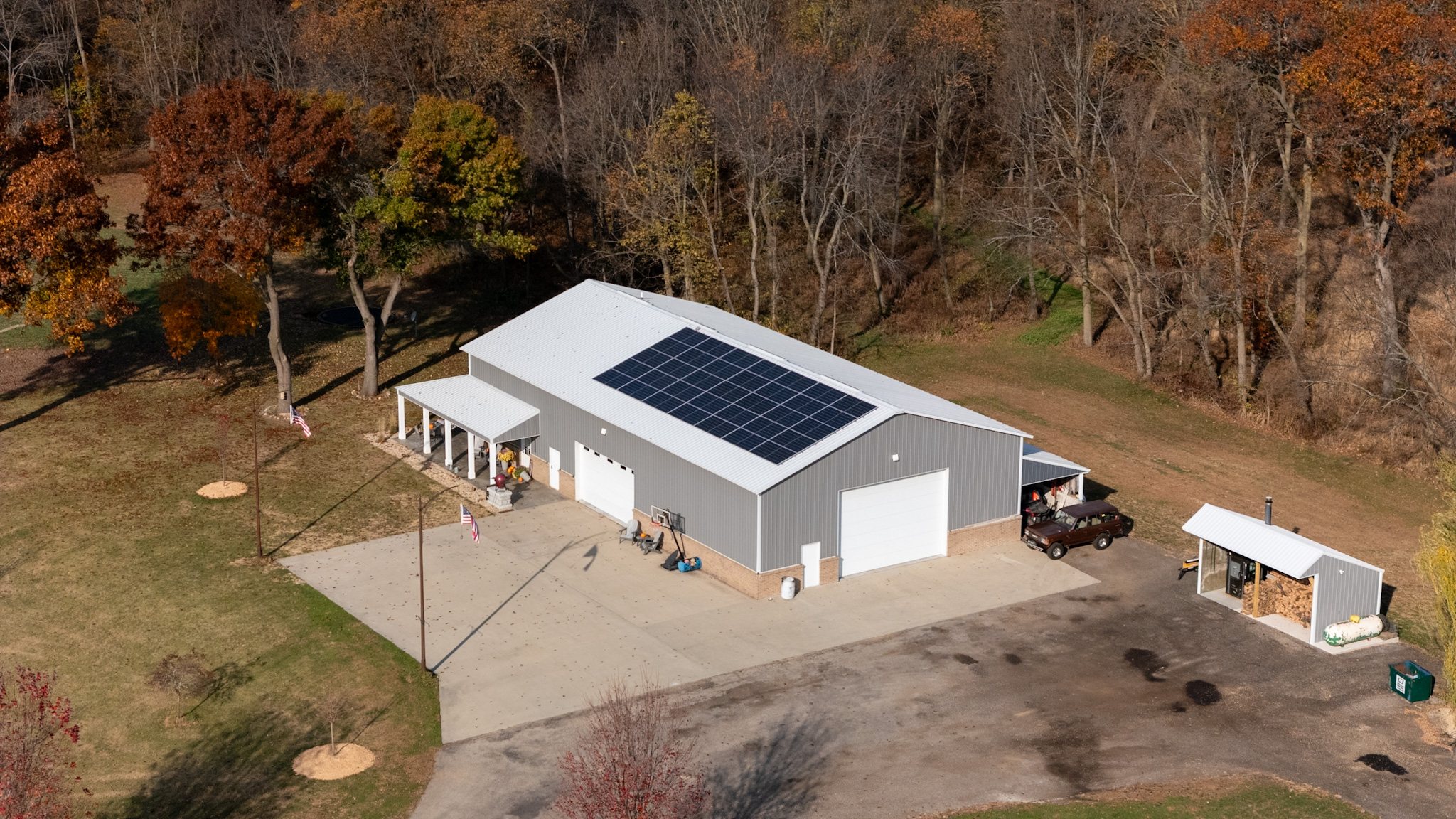 Scenic commercial rooftop solar project used for business solar planning context