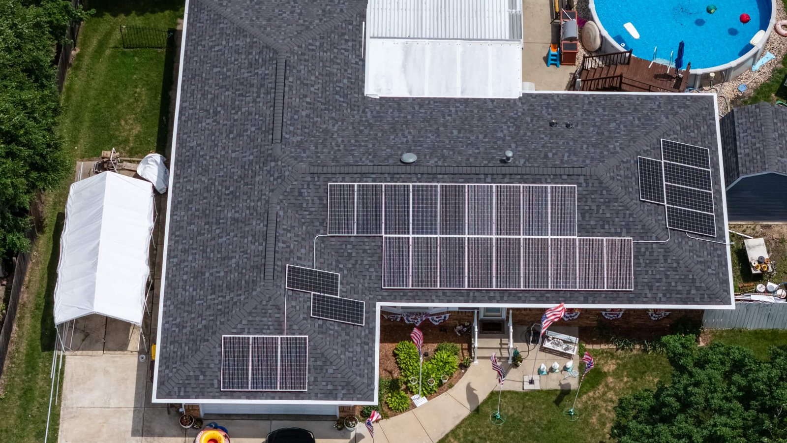 Rooftop solar panel layout used for Roscoe and Rockton stateline service-area context