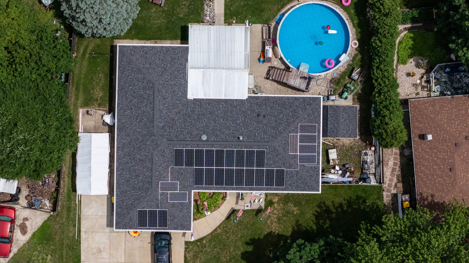 Clean rooftop solar installation used for Elgin and northwest suburbs service-area context